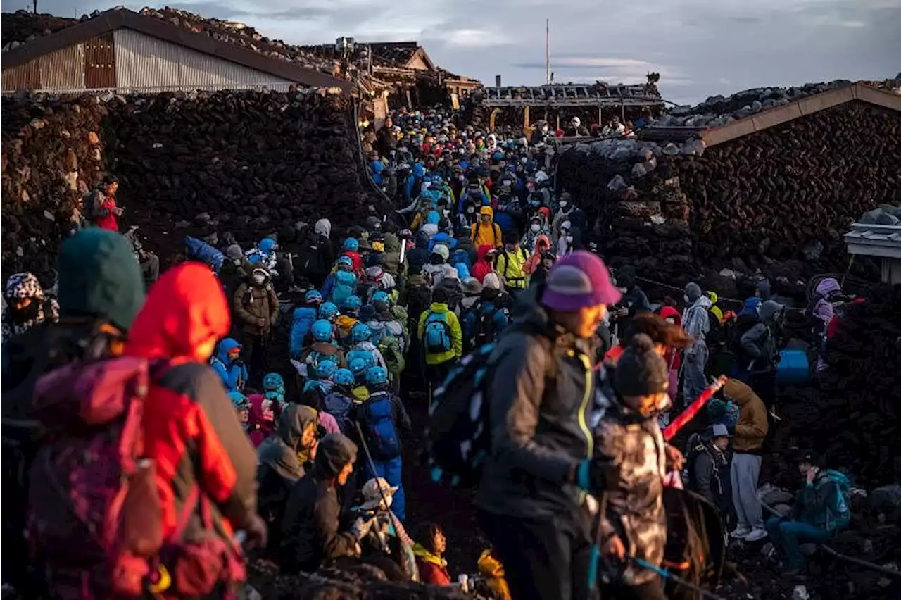 Japan ready to impose crowd control for the first time on Mount Fuji