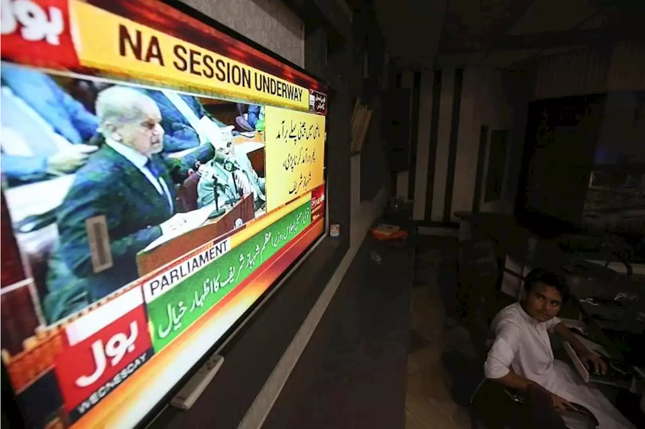 Pakistan parliament dissolved to hold national election