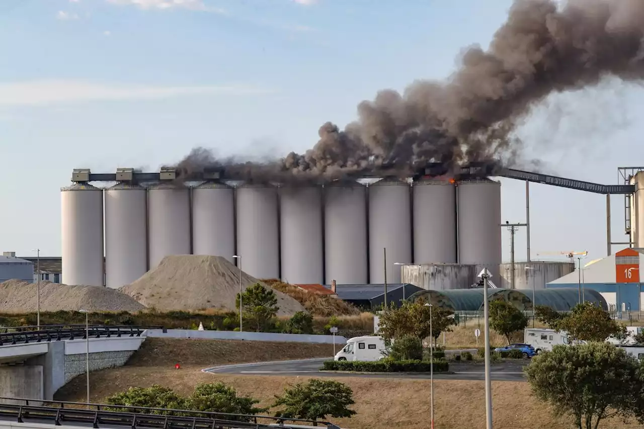 En images. Incendie à La Rochelle : les photos impressionnantes des silos à grains en feu