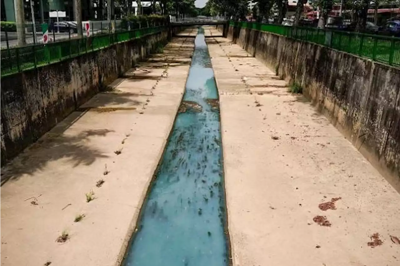 Water in Toa Payoh drain mysteriously turns milky blue