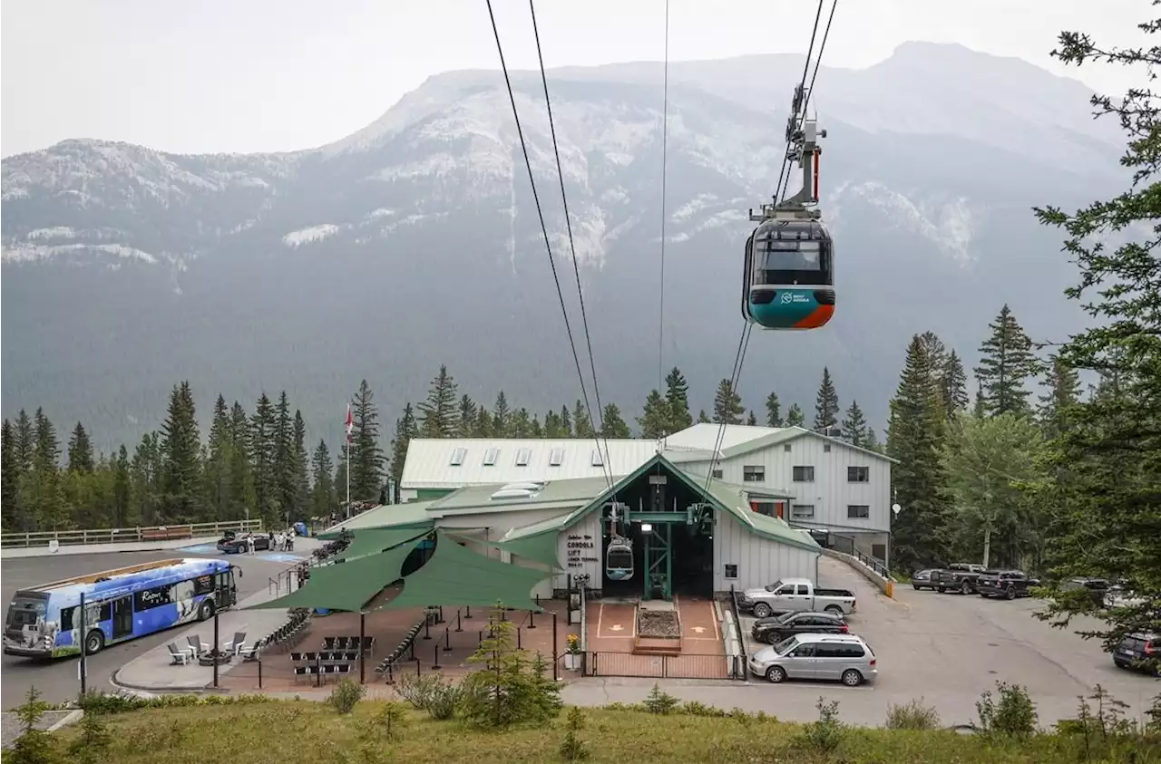 Banff Gondola guest says company didn't appear to have a plan when it broke down