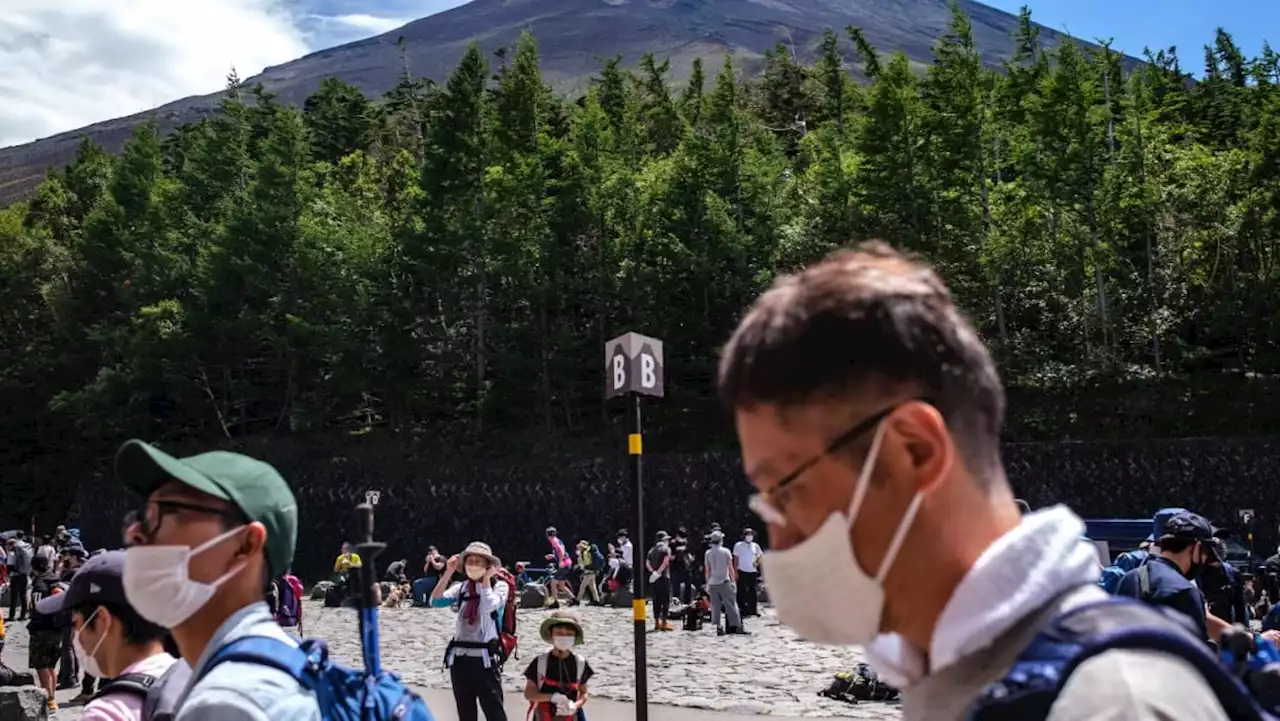 Japan ready to impose crowd control on Mount Fuji