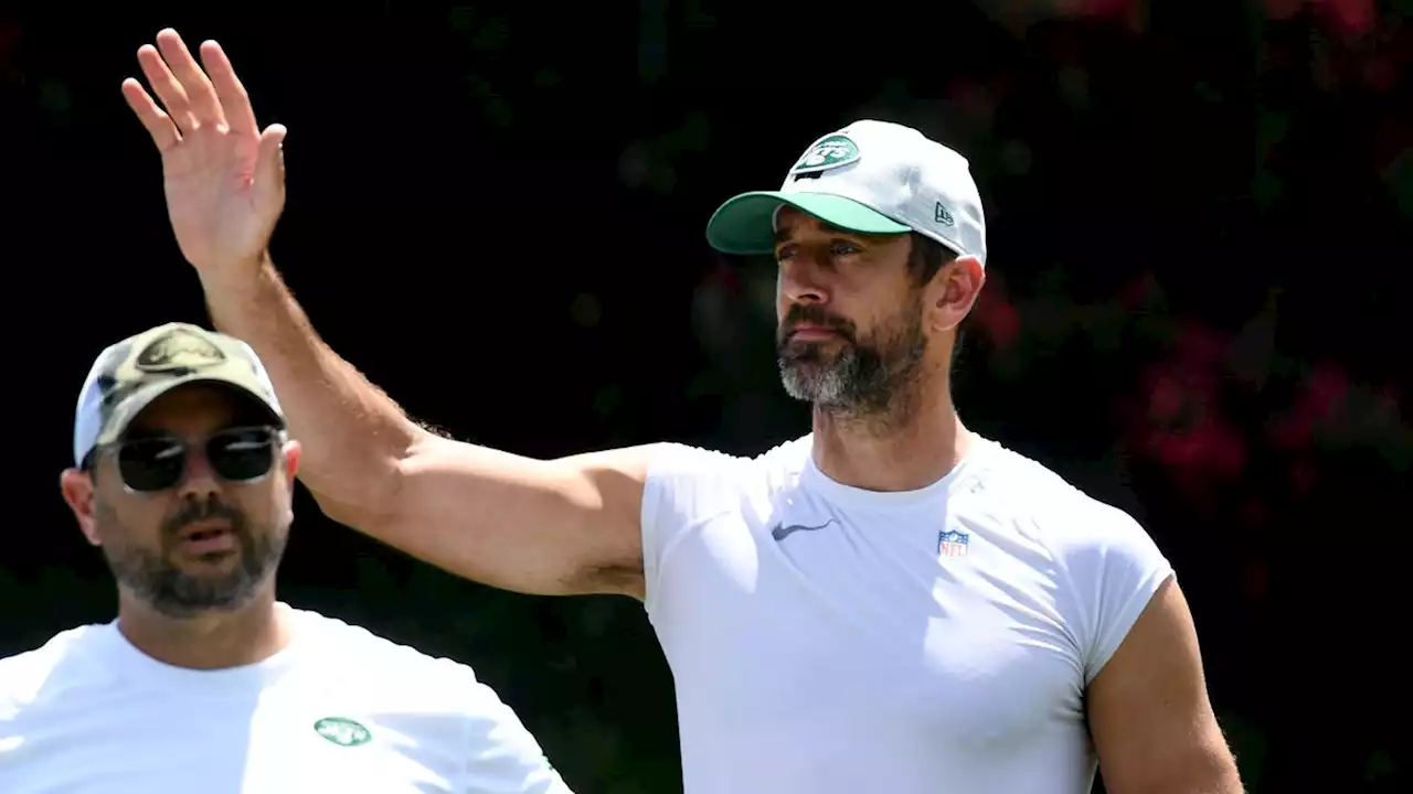 Aaron Rodgers' playful trash talk with Panthers fan sets tone for Jets' joint practice