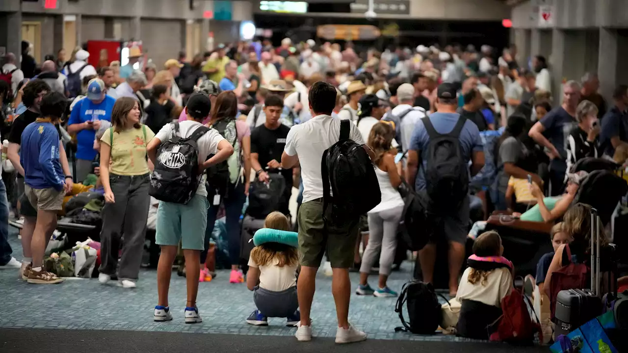 Tourists Escape Maui Wildfires, Sleep In Their Cars | Weather.com