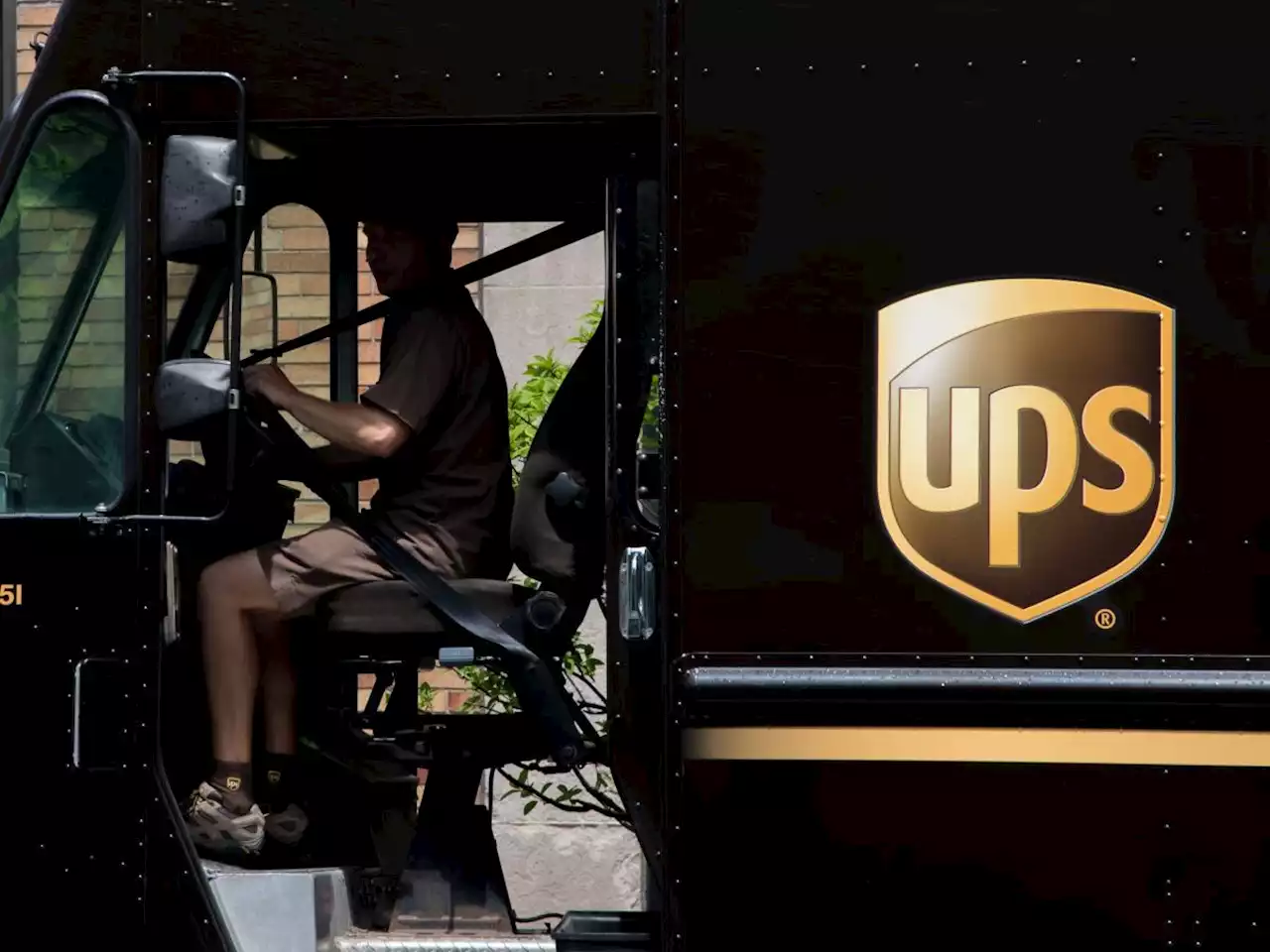 UPS delivery-driver job searches soar 50% after union secures wage hike that could see workers get a $170,000 yearly package