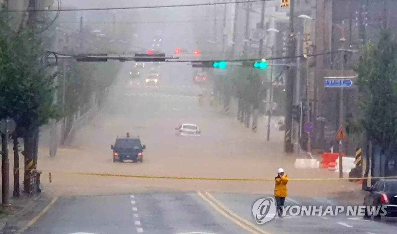 [태풍 카눈] 속초에 1시간 91.3㎜ '물벼락'…영동 곳곳 '극한호우'(종합) | 연합뉴스