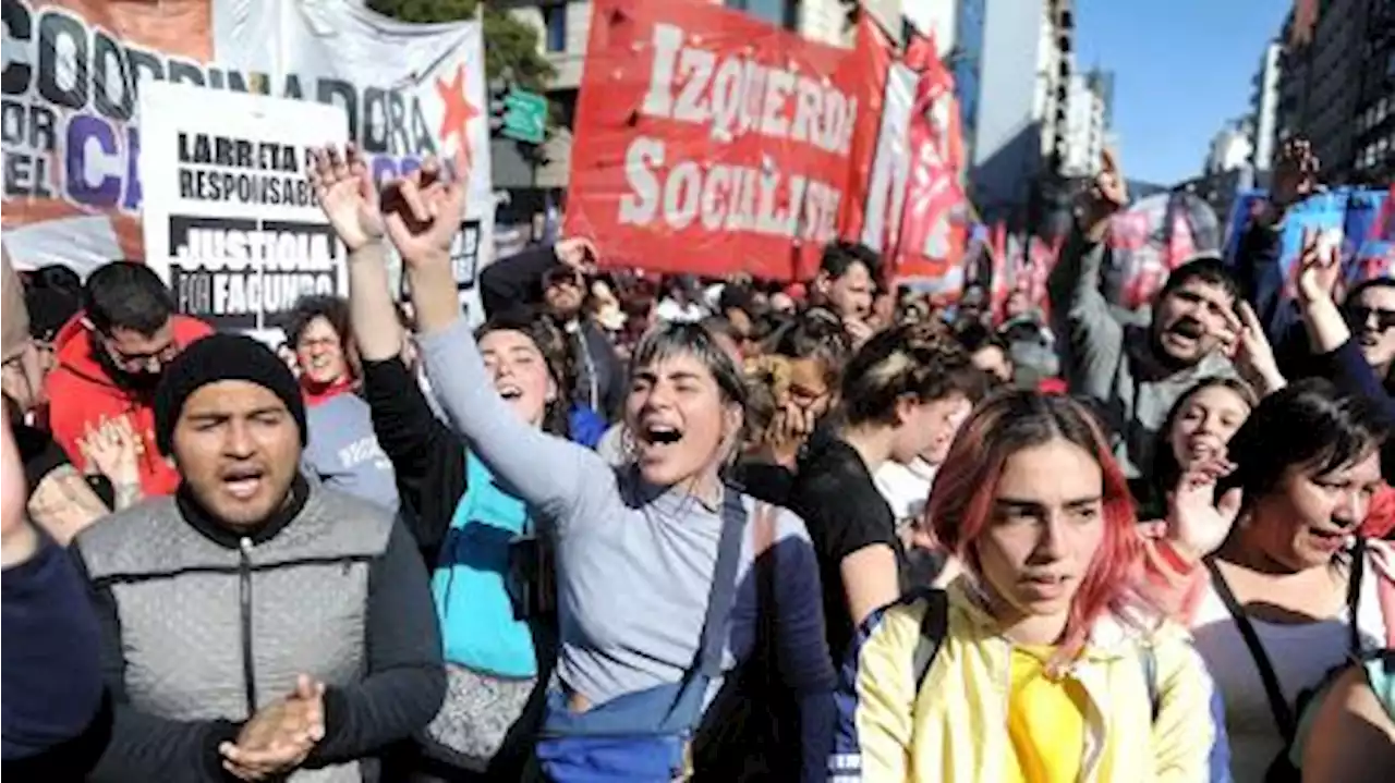 Organizaciones sociales y políticas repudiaron en el Obelisco la muerte de Facundo Molares