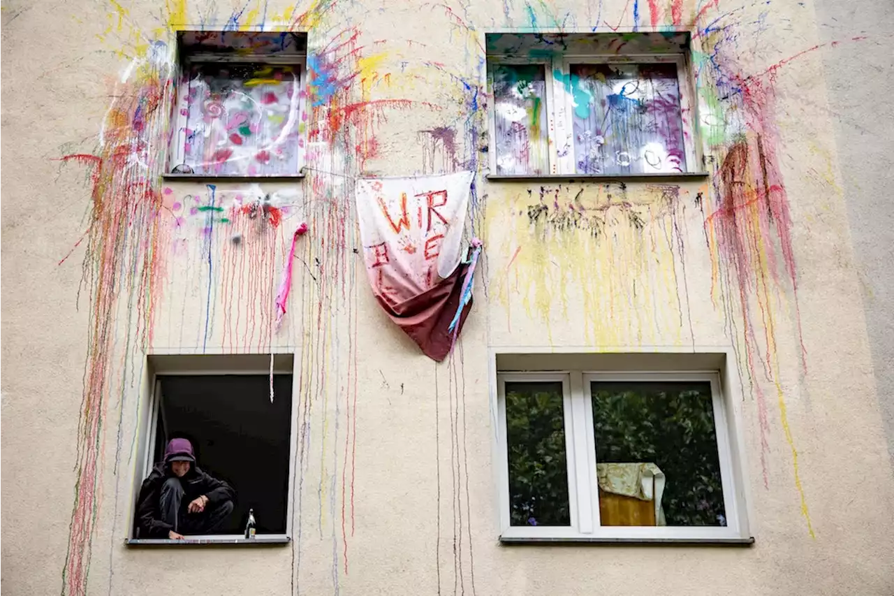 Zertrümmerte Badewannen und Türen: Investoren greifen gegen Bewohner in Berlin-Mitte durch