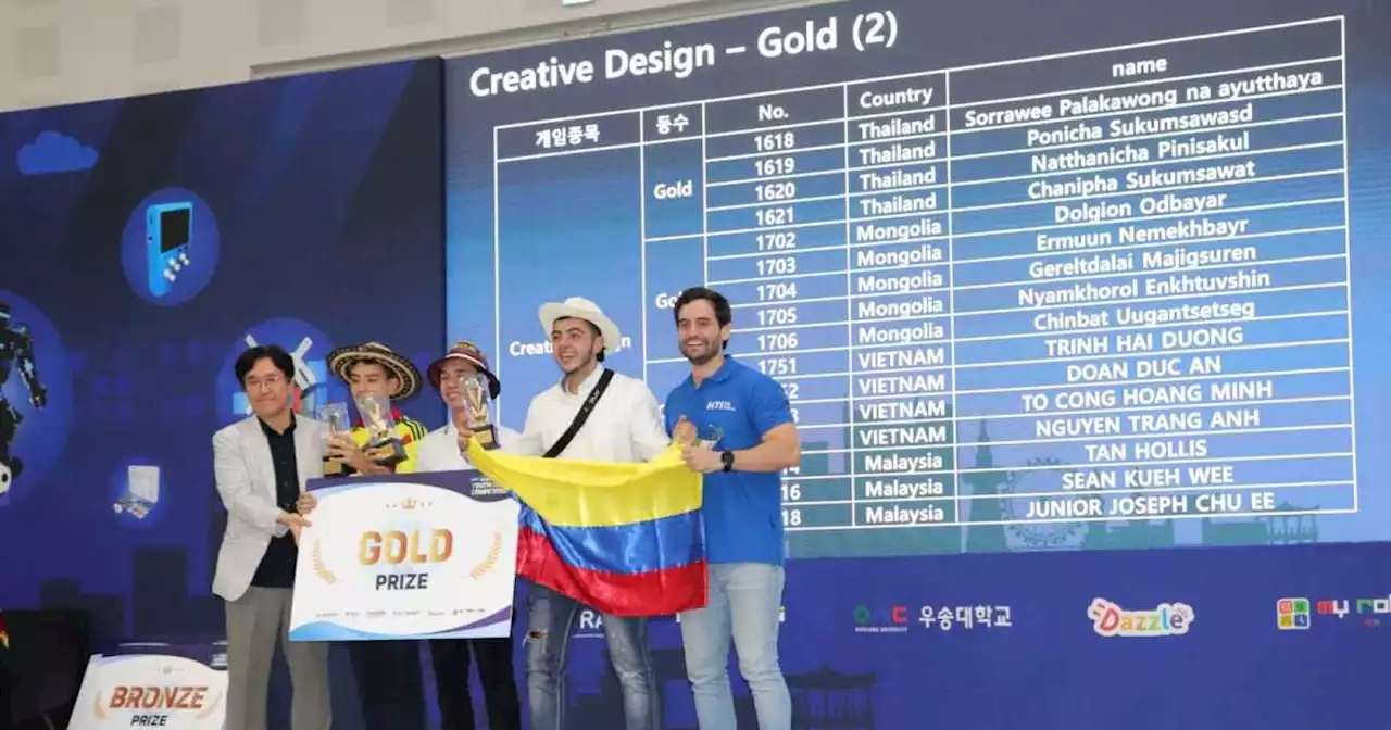 Tres estudiantes de colegio en La Estrella ganaron medalla de oro en competencia mundial de robótica