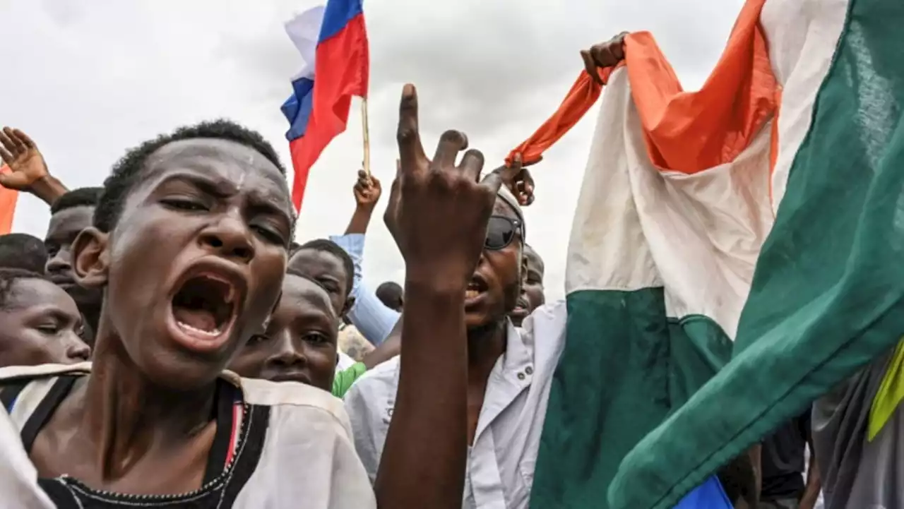 Thousands of coup supporters gathered near French base in Niger