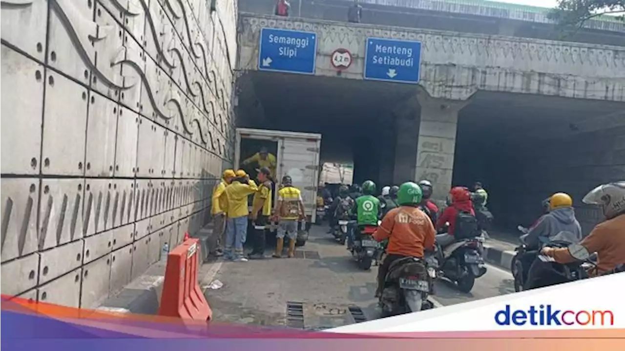 Gorong-gorong Mampang Selesai Diperbaiki, Lalin ke Kuningan Kembali Lancar