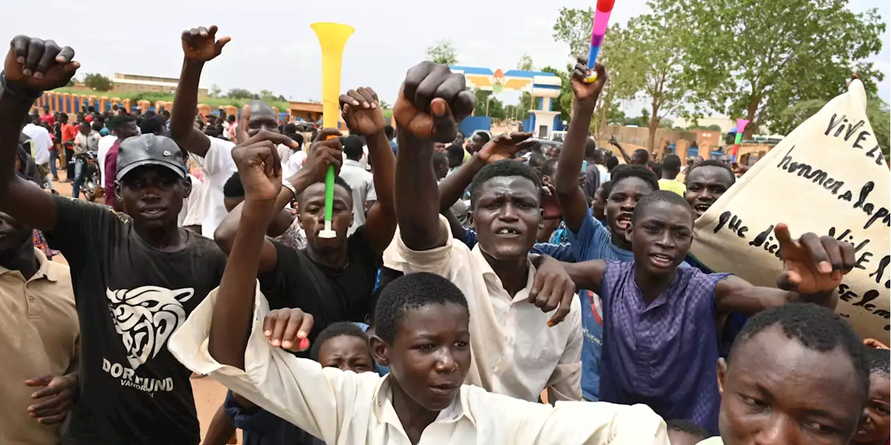 Niger : des milliers de partisans du régime militaire rassemblés près de la base française à Niamey