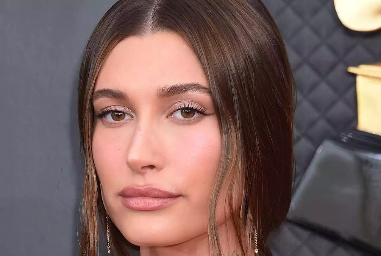 « Strawberry girl » : quelle est cette nouvelle tendance beauté lancée par Hailey Bieber ?