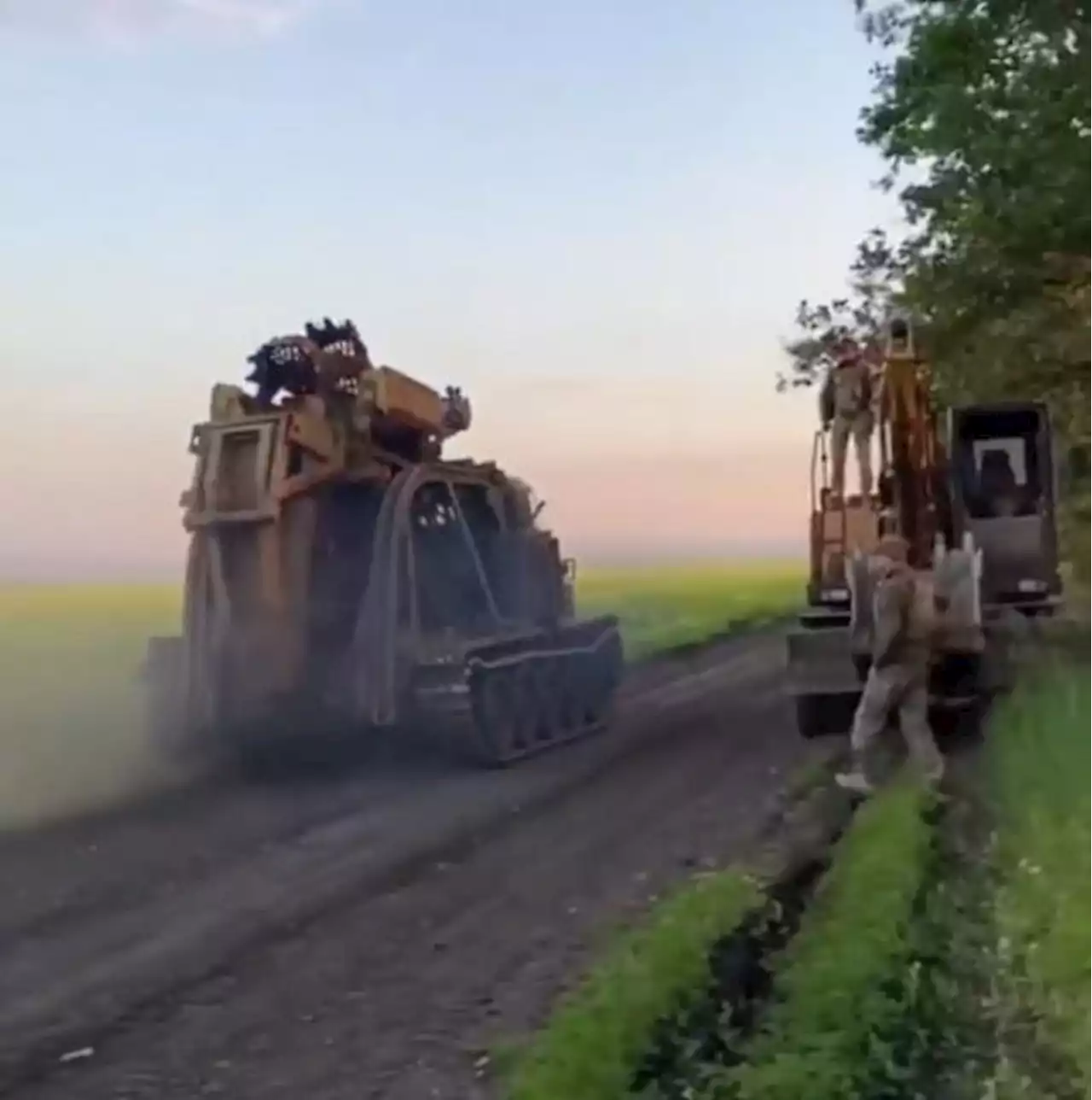 A Very Rare Combat Vehicle Just Appeared in Southern Ukraine: A High-Speed Trench-Digger