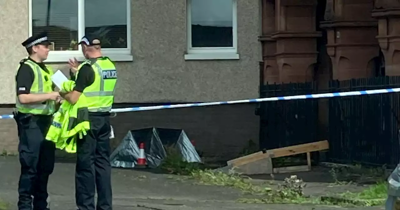 Man dies suddenly on Glasgow street as police race to the scene