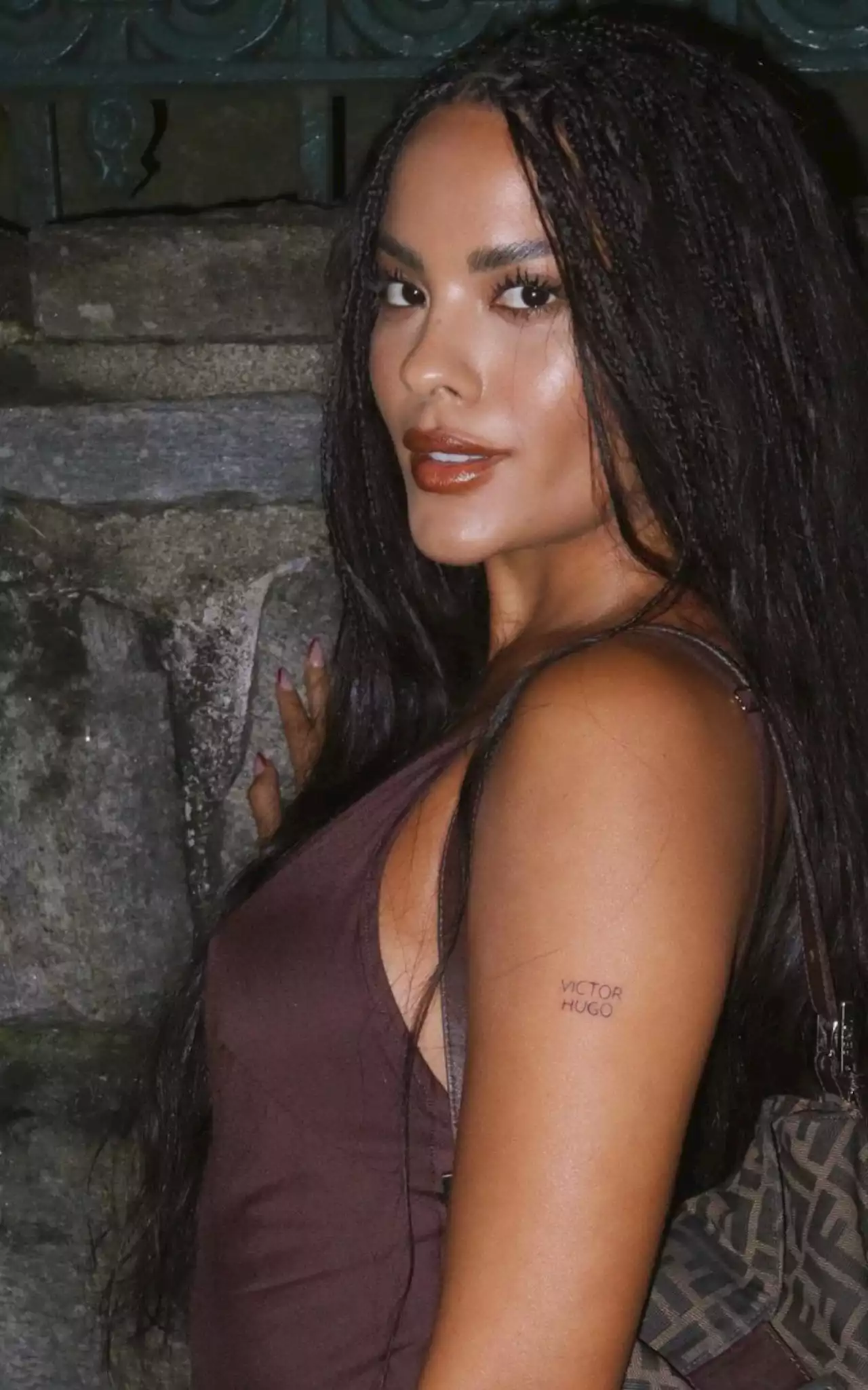 Bella Campos faz tatuagem com o nome de MC Cabelinho | Celebridades | O Dia