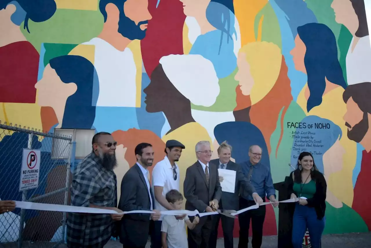 Levi Ponce paints a mural of faceless people, reflecting inclusivity in NoHo Arts District