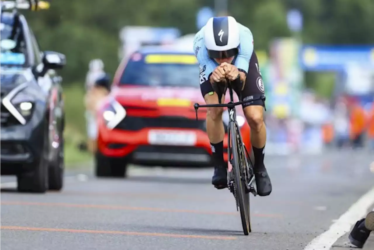 Hij doet het: Remco Evenepoel klopt ijzersterke Filippo Ganna en wint als eerste Belg ooit het WK tijdrijden