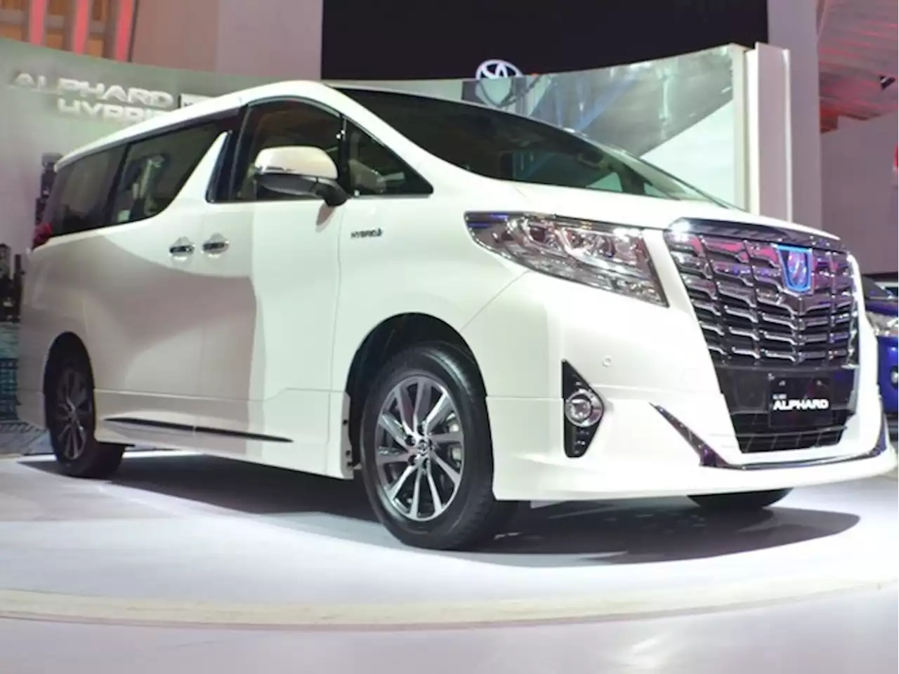 Toyota Alphard Hybrid Dikenalkan, Harga dan Spesifikasi Masih Rahasia