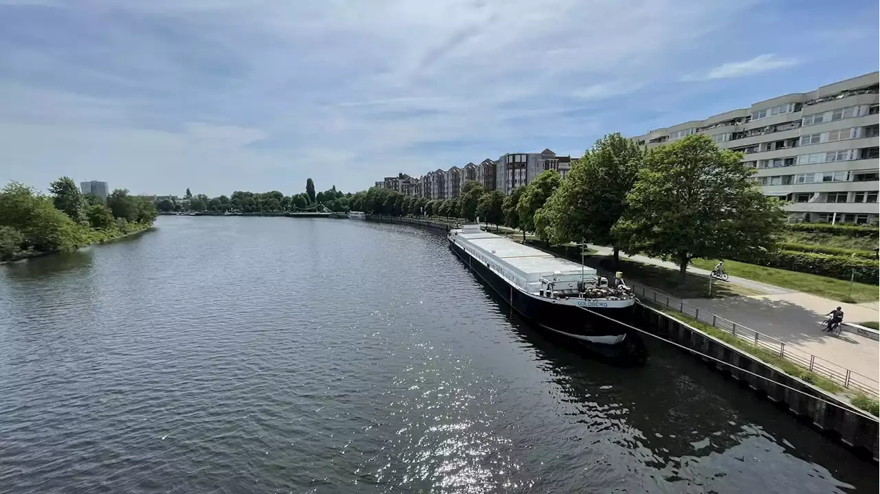 „Zurück am Havelufer in Spandau“: Das jüdische Theaterschiff lockt mit britisch-jüdischem Witz