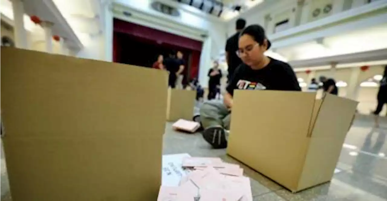 M&#039;sian volunteers in S&#039;pore bring home about 1,500 postal votes for state elections