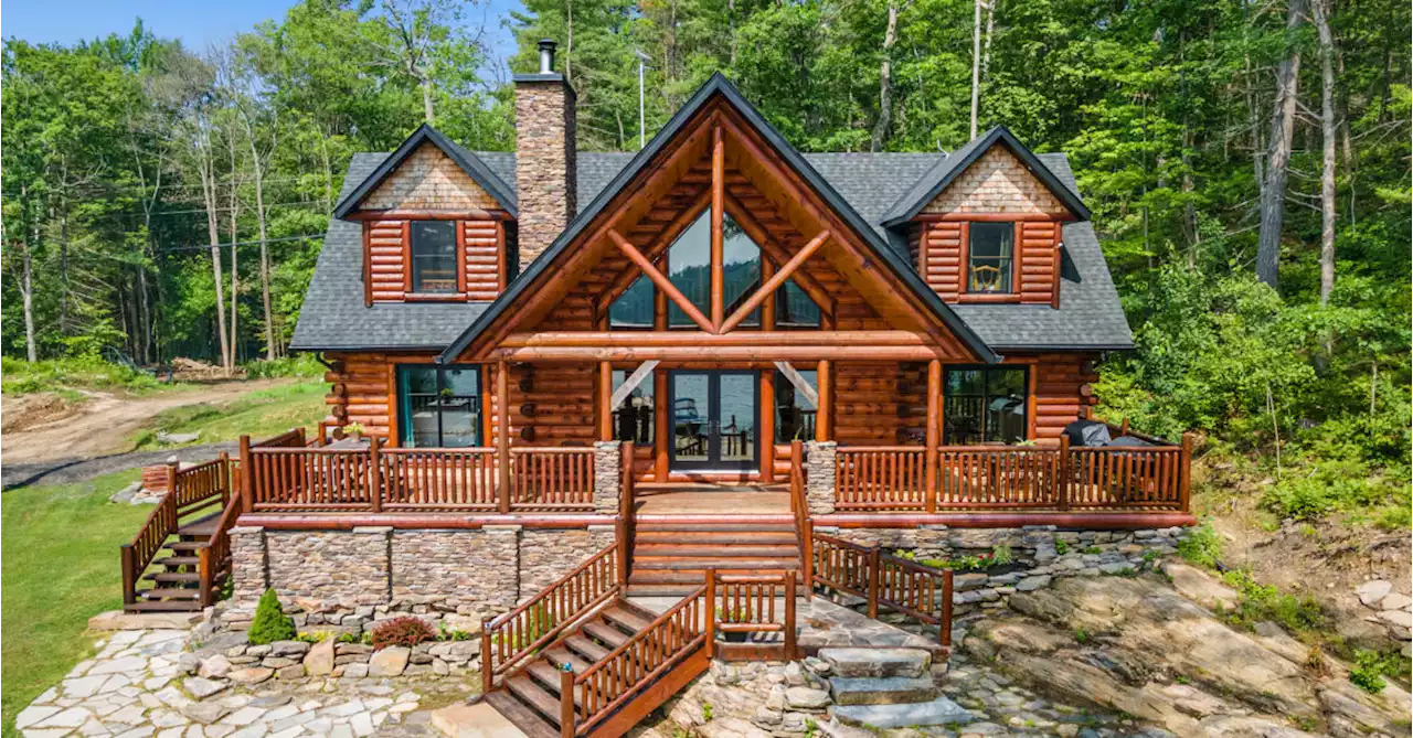 Luxurious Lakefront Property with Private Shoreline