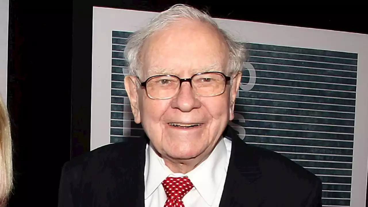 5 Things Warren Buffett Says To Do Before a Recession Hits