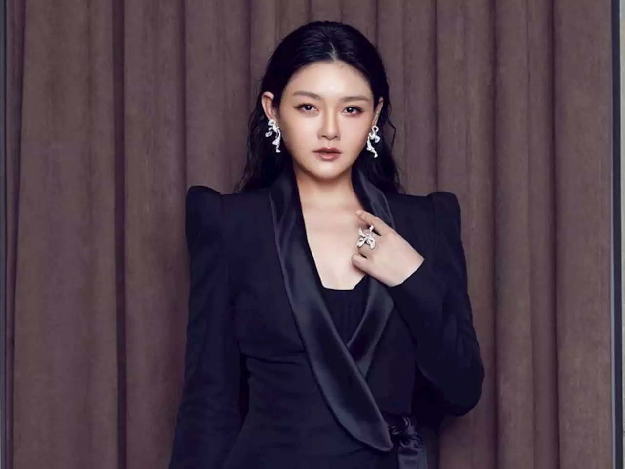 Barbie Hsu announces lawsuit against ex-husband and MIL