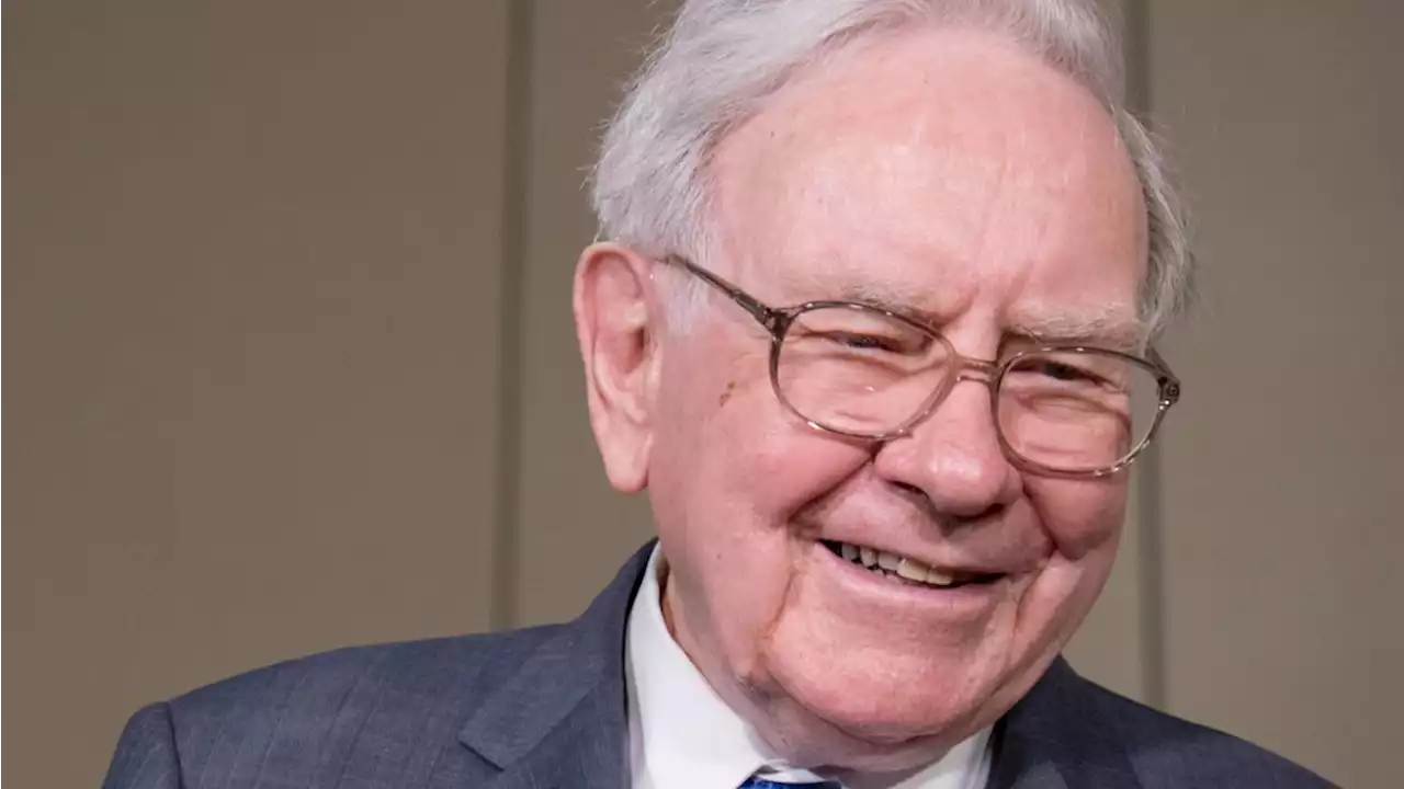 Warren Buffett Transformed His Neighbor's Life Savings Of $67,000 Into $400 Million