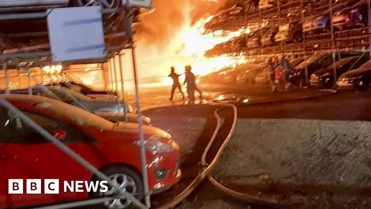 Rochford scrap yard fire destroys 200 cars