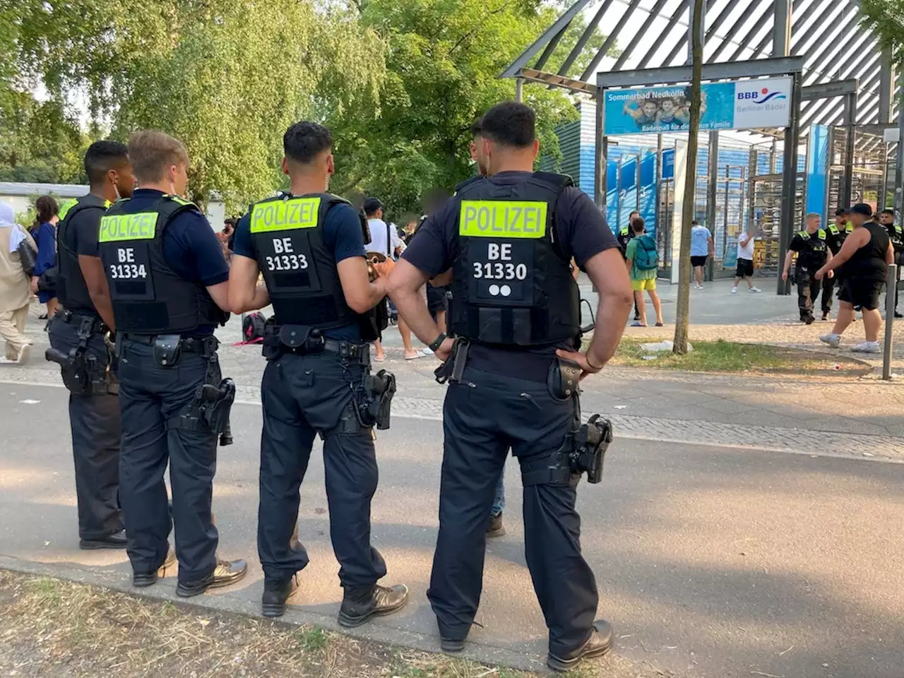 Freibäder in Berlin: Polizei verstärkt Präsenz, hoher Andrang erwartet