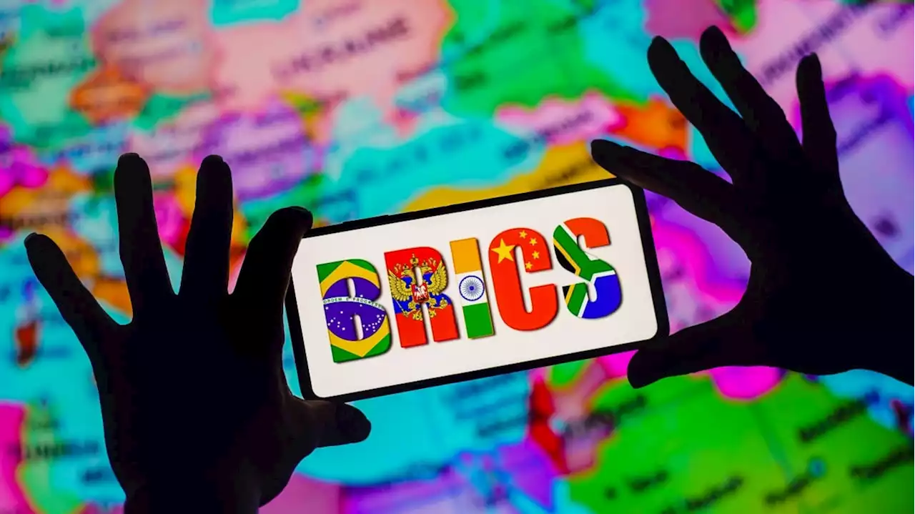 BRICS Expansion to Make West Recognize New World Order, De-Dollarization: UAE Professor – Bitcoin News