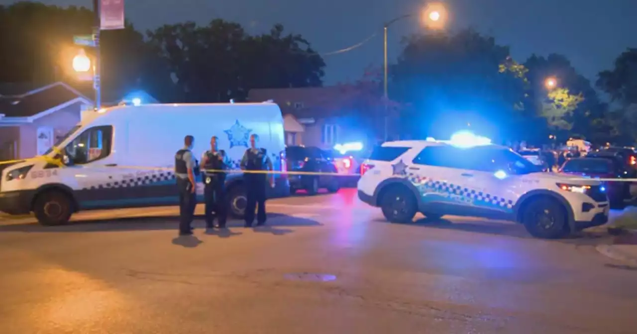 Armed suspect shot during struggle with police in Morgan Park