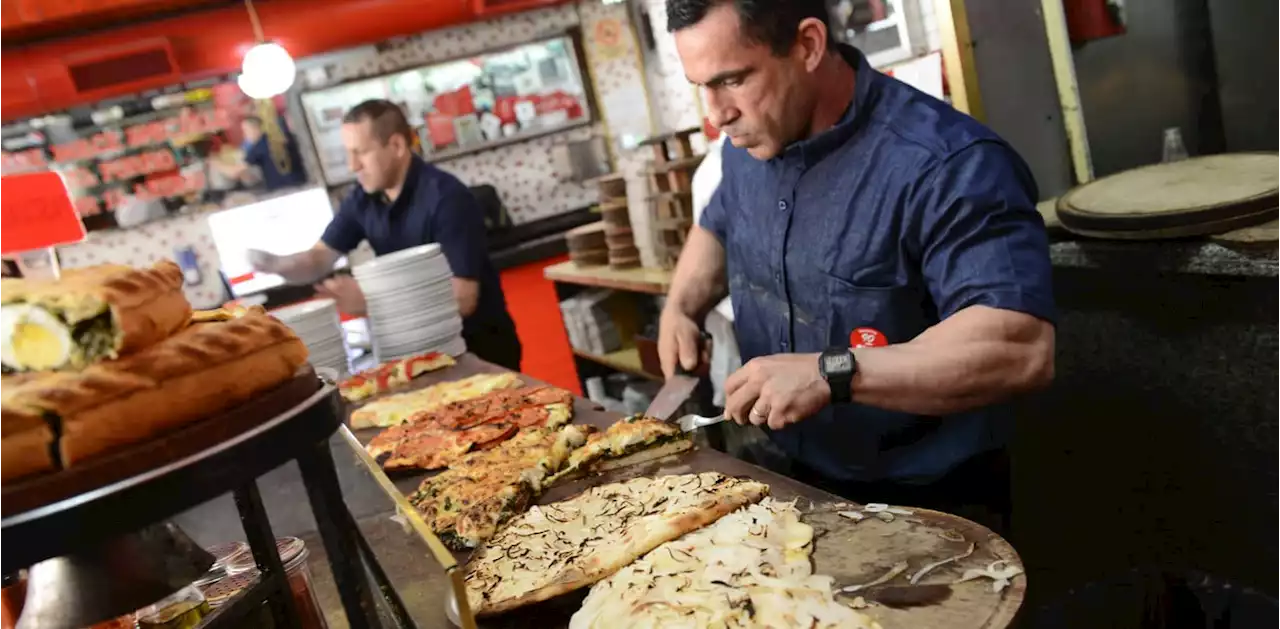 Cuál es el secreto con el que la pizzería Güerrín se metió entre los 20 restaurantes más legendarios del mundo