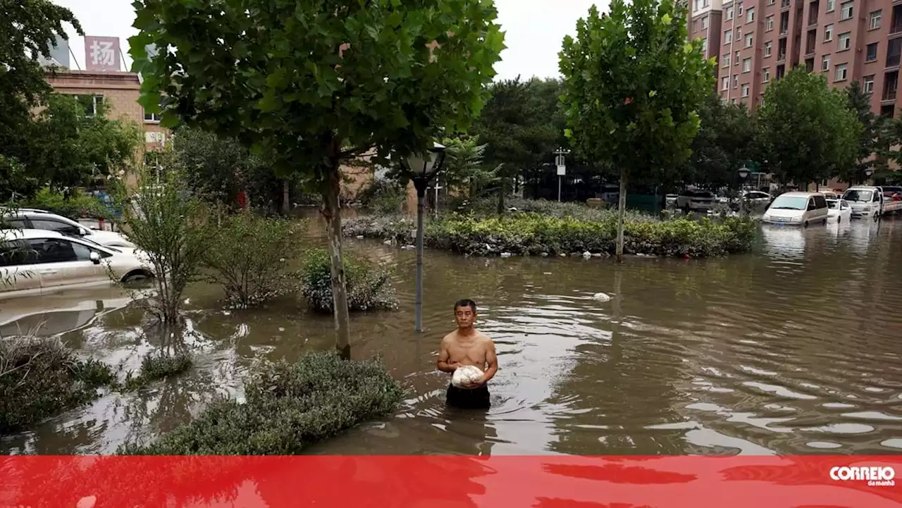 Sobe para 80 o número de mortos devido às chuvas torrenciais na China