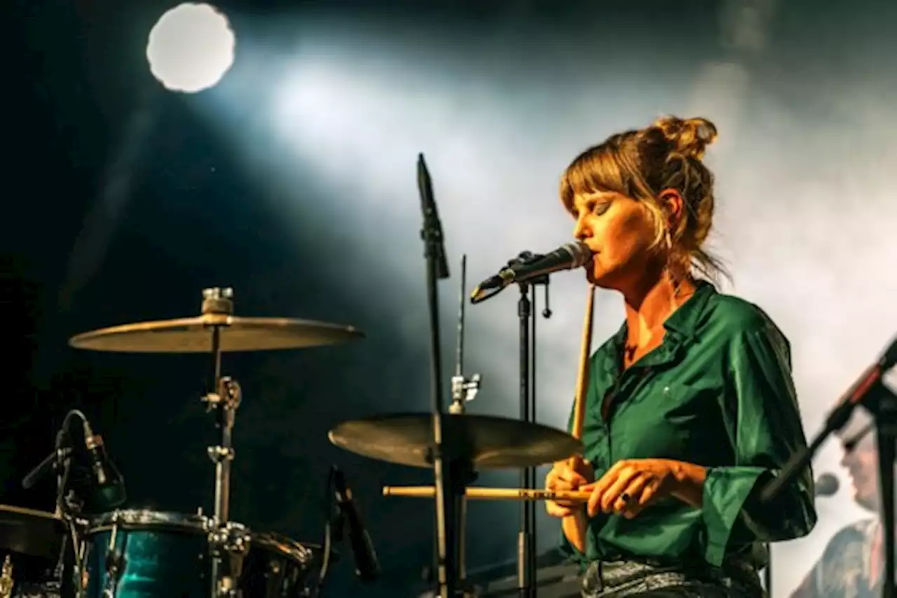 Isolde Lasoen geeft moderne twist aan Franse romantiek en Griekse psychedelica in Openluchttheater Rivierenhof