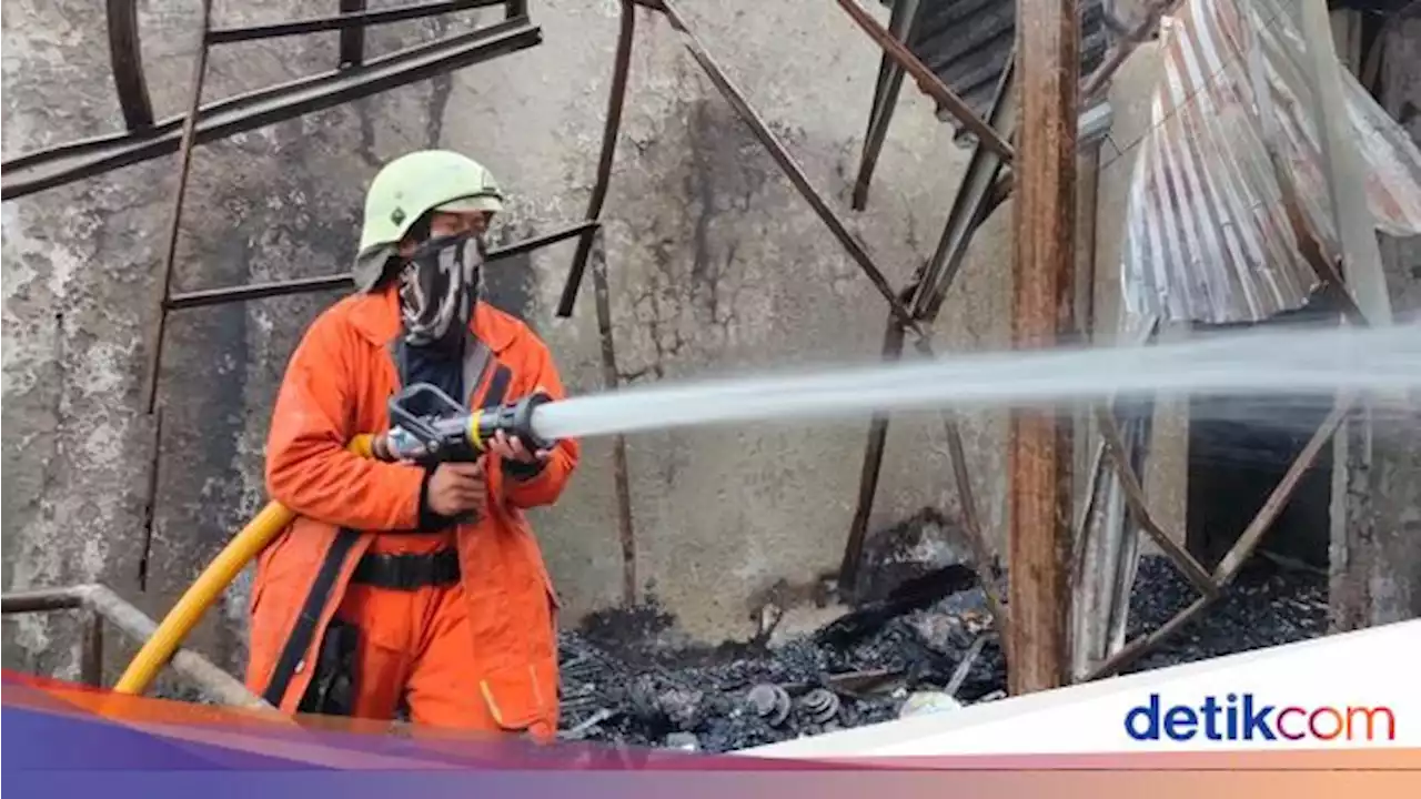 Kebakaran Rumah di Penjaringan Jakut, 80 Personel Damkar Dikerahkan