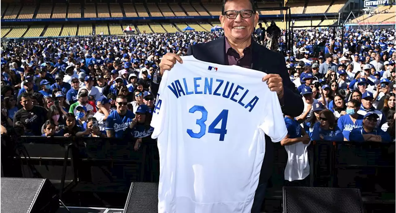 Fernando Valenzuela es inmortal; Los Dodgers han retirado el número 34 del ‘Toro’ | El Universal