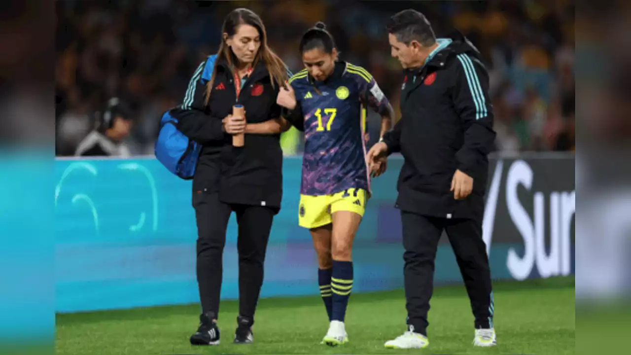 Carolina Arias se retiró del juego contra Inglaterra por fuerte lesión