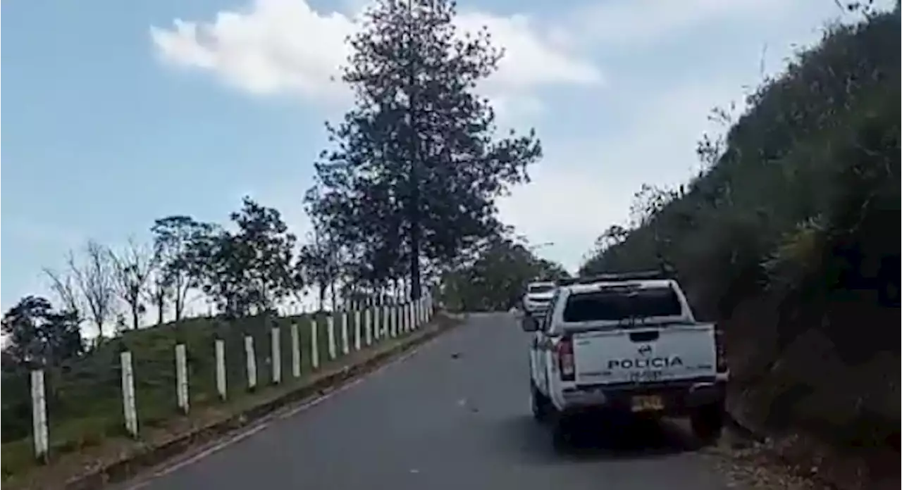 Autoridades investigan si disidencias están tras asesinato de tres policías en Cauca