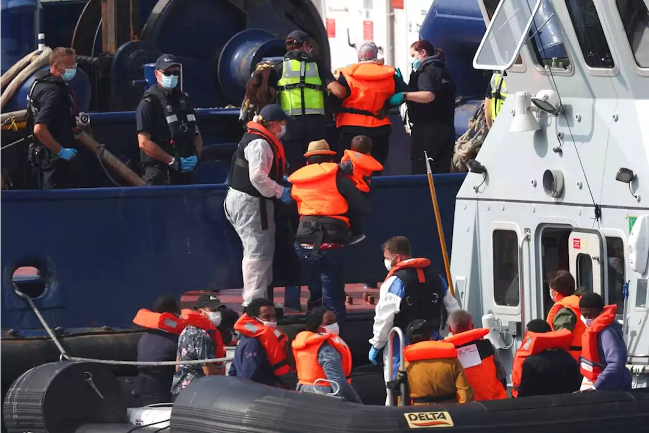 6 dead after migrant boat capsizes in Channel