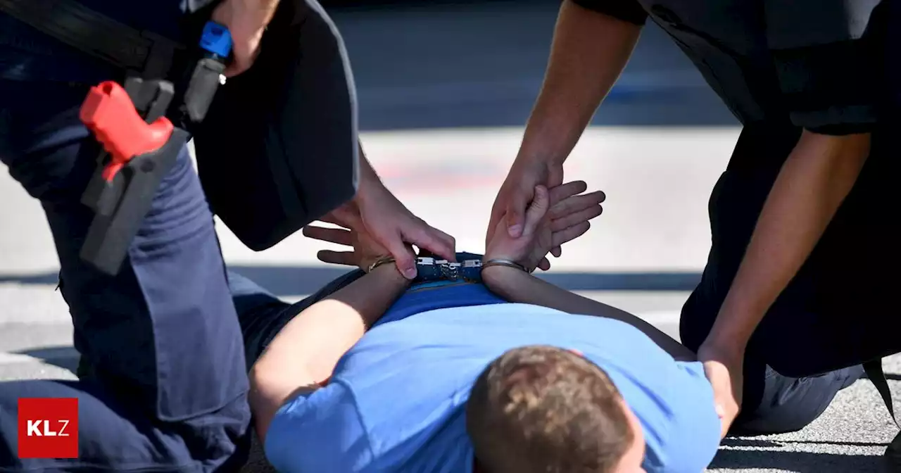 Aggressiver Mann festgenommen: Vor fahrende Autos gesprungen? Polizeieinsatz in Velden