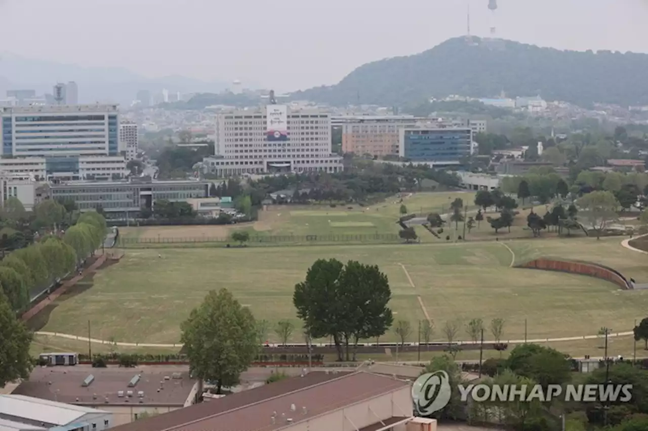 경호처 “윤 대통령 부부 색칠놀이 도안 공개했다고 용산어린이정원 출입 막은 것 전혀 아냐”