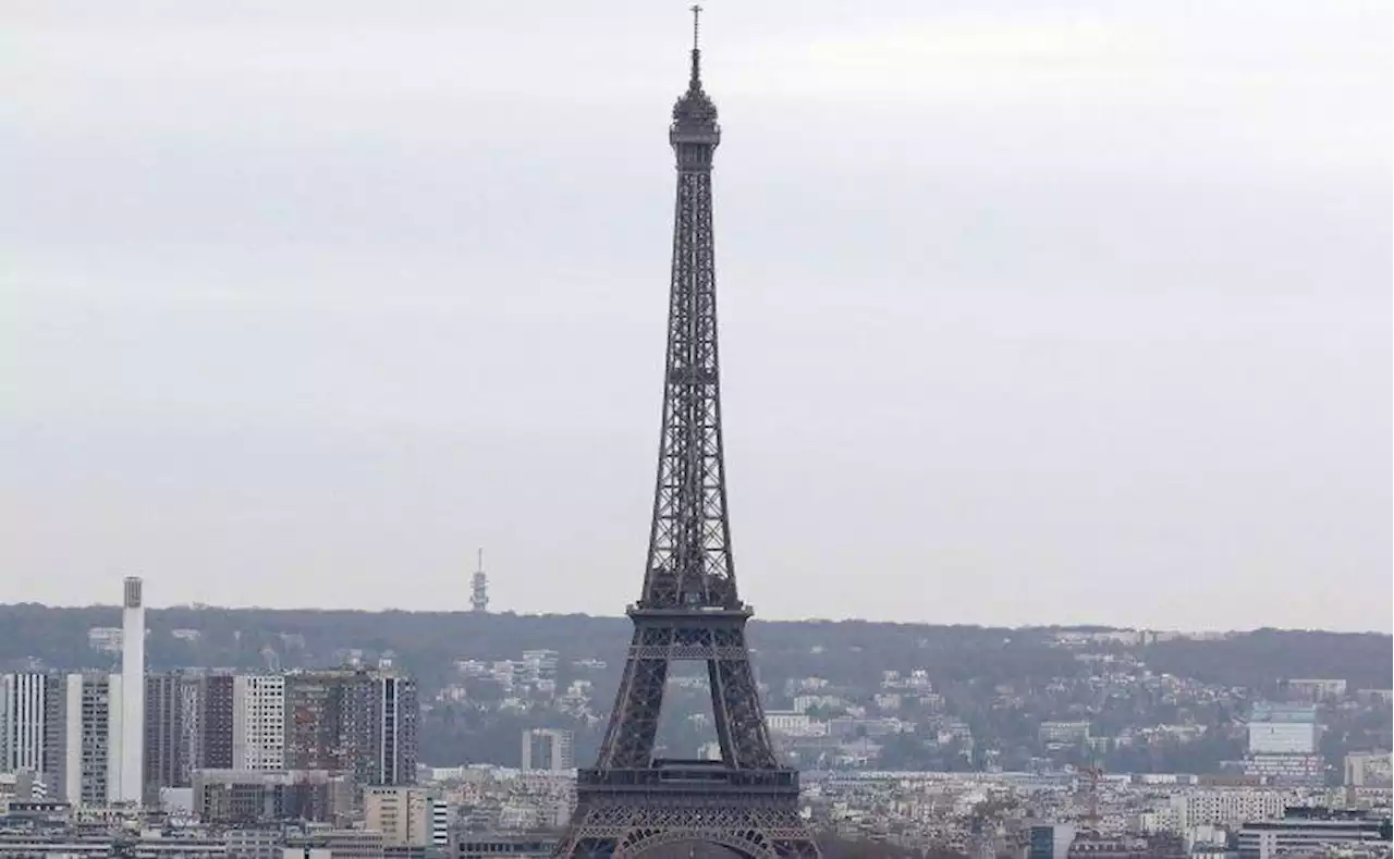 Evacúan la Torre Eiffel por una amenaza de bomba