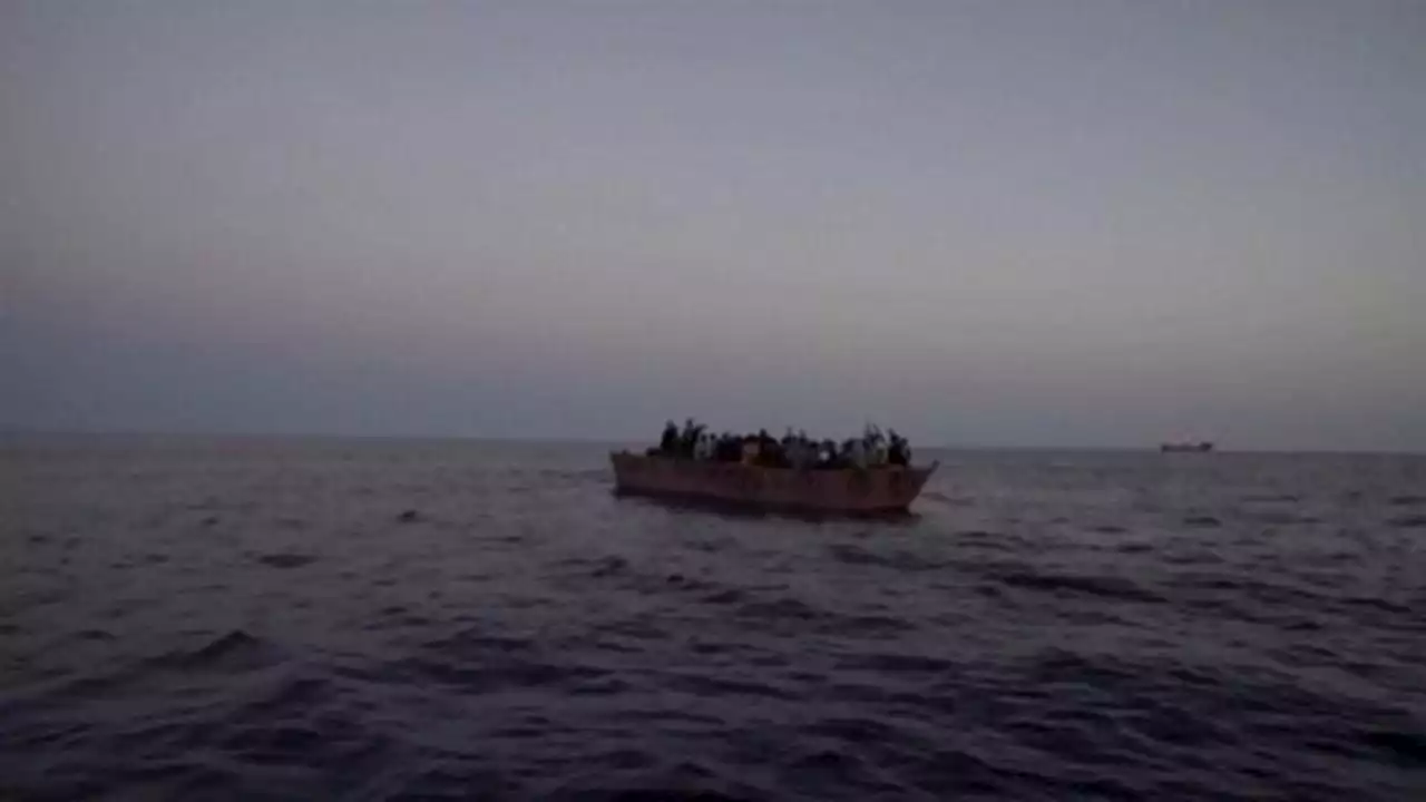 Migranti nel Mediterraneo, i salvataggi di Emergency e Open Arms verso Napoli e Porto Empedocle