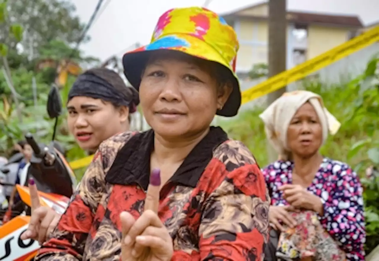 State election: In Kelantan, Orang Asli woman in confinement goes to the polls with baby