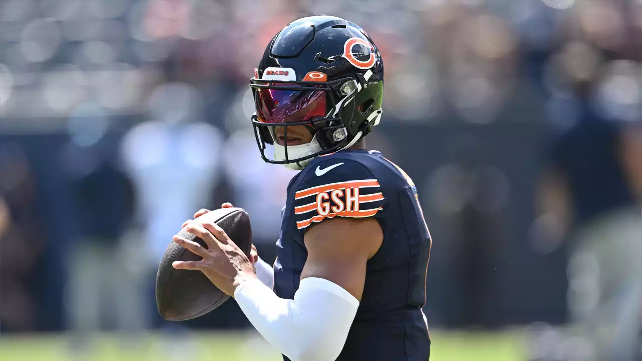 How Justin Fields performed in explosive preseason opener for Bears' offense