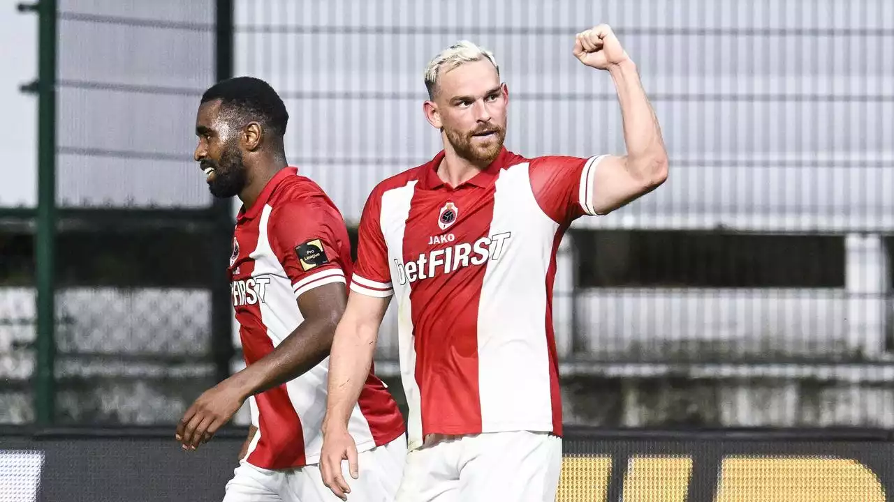 Vincent Janssen leidt Antwerp en Van Bommel met hattrick naar klinkende zege