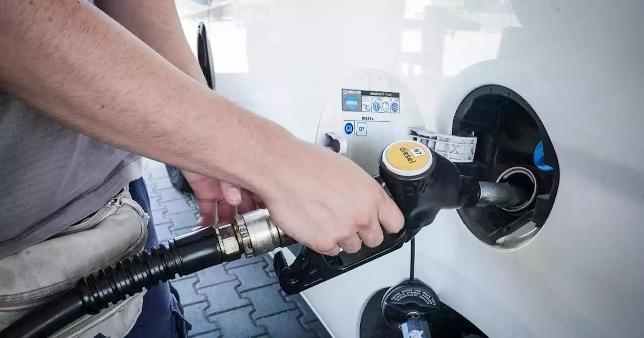 Il prezzo della benzina sale ancora, in autostrada al self arriva a 2,014 euro al litro