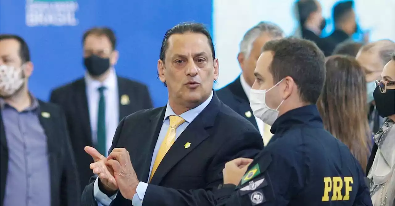 Brazil police raid Bolsonaro aides over sale of jewelry gifts